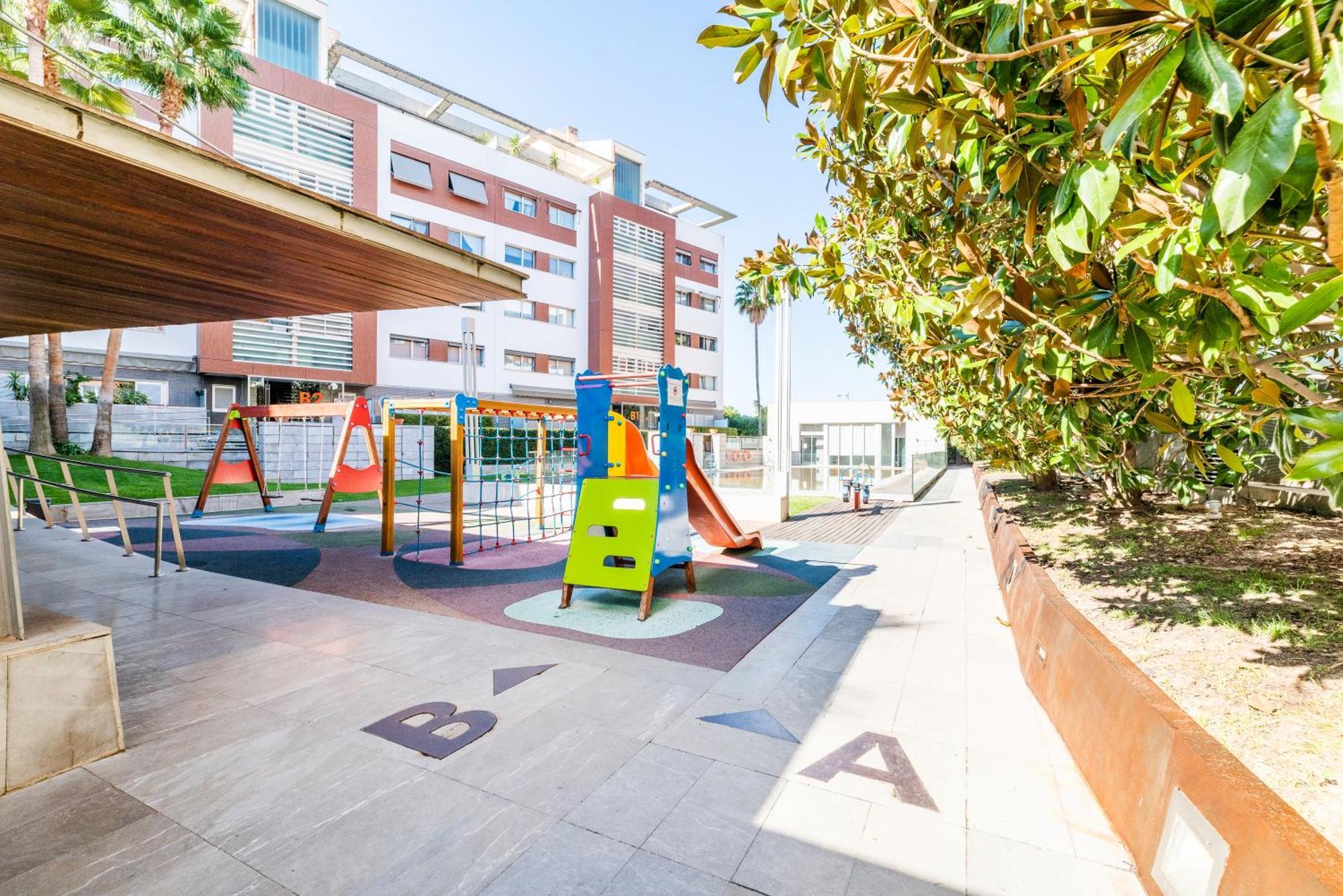 דירות גרנדה Tuguest Avenida De La Investigacion - Free Parking מראה חיצוני תמונה